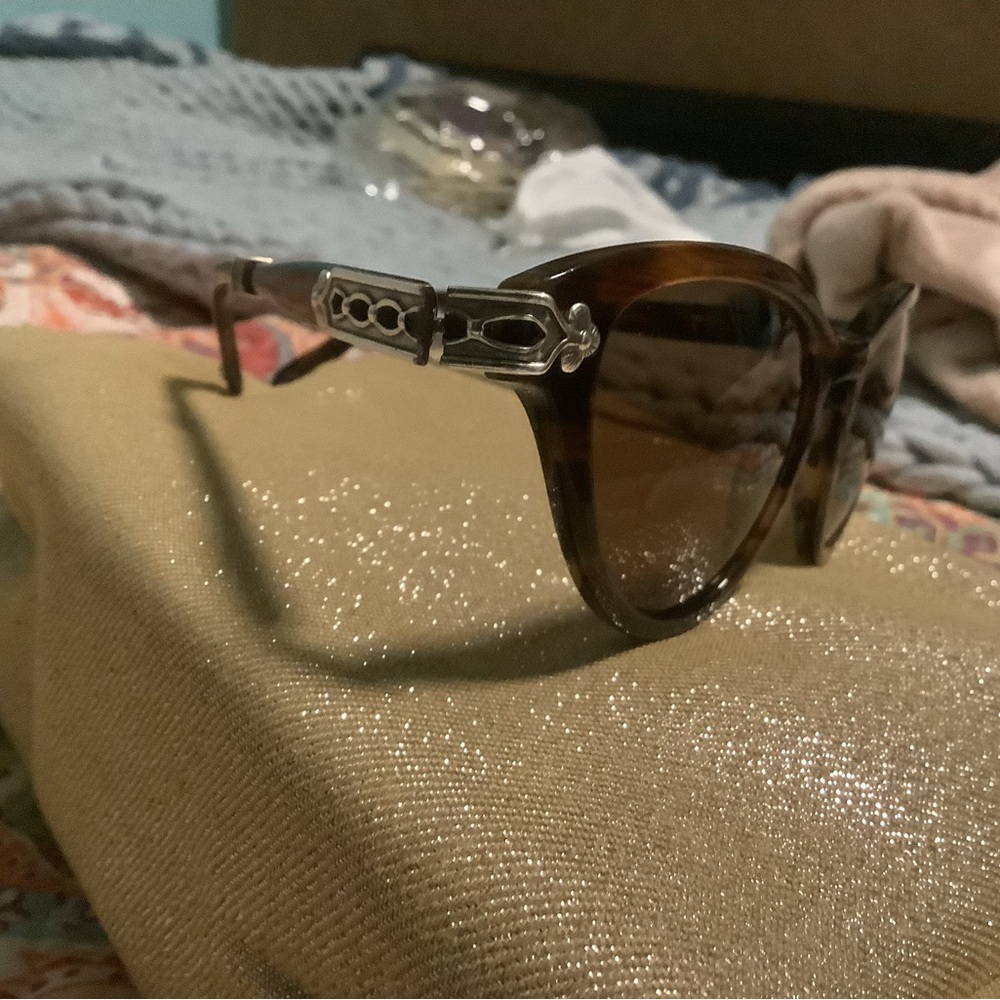 Brighton Crimson And Clover Sunnies - Picture 2 of 8